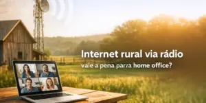 Laptop em mesa rural exibindo chamada de vídeo com pessoas sorridentes, texto: 'Internet rural via rádio vale a pena para home office?'.